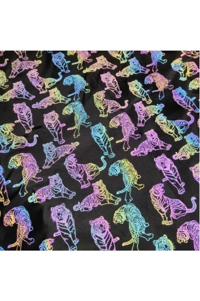DG-CW  Multicolor Printed Reflective Stretch Fabric  Yoga Clothing  Iridescent Reflective Fabric  Silver Print Reflective Fabric  Size: Width 1.45m  Thickness: 0.45mm  Material: 100% Polyester / Polyester-Cotton / Polyester-Spandex  Reflectivity: 330-420  detail view-4
